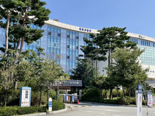 국토교통부는 가수원과 논산간 호남선 철도 고속화 사업이 기획재정부 예비타당성조사를 통과했다고 24일 밝혔다. 오는 2027년 호남선 철도 고속화가 이뤄지면 용산에서 논산 구간 운행 시간이 기존보다 13분 단축된다. 국토교통부 전경. <디지털타임스DB>